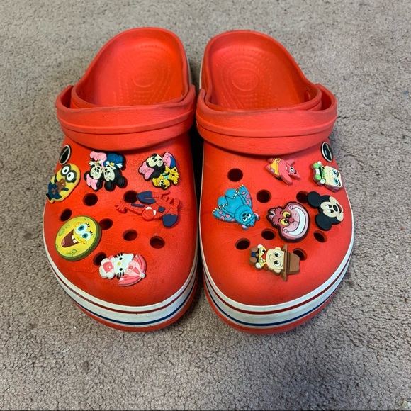 Same style as Crocs. - Picture 2 of 5